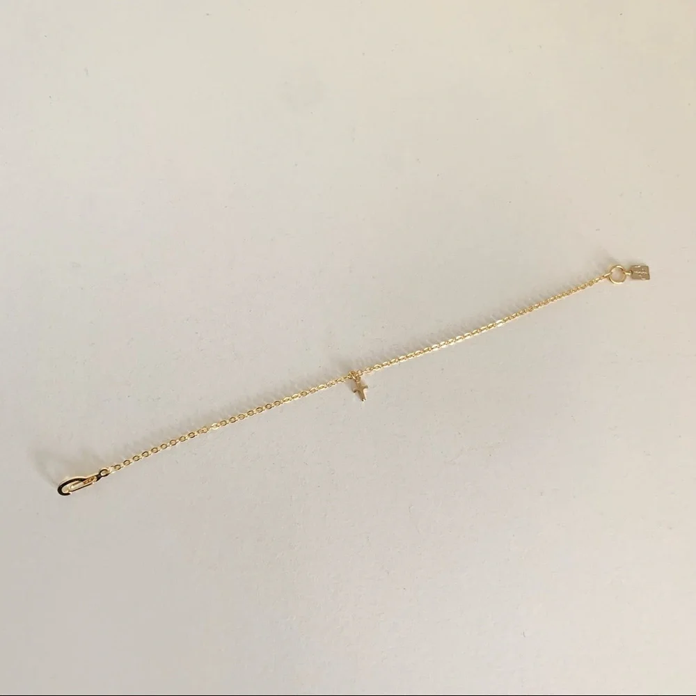 Mini cross bracelet
